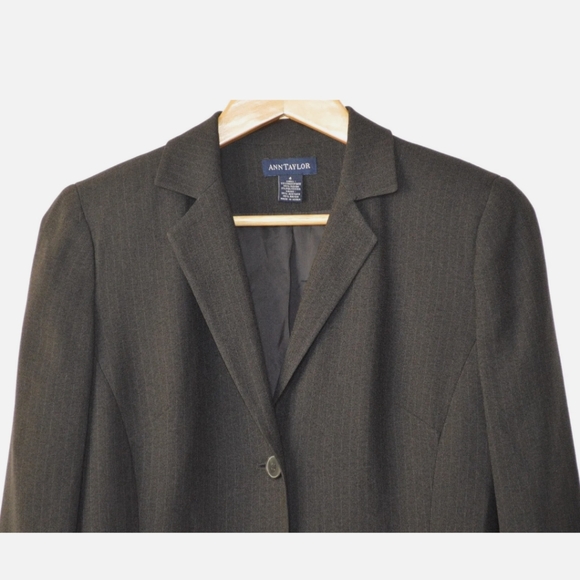 ANN TAYLOR Women's Gray Pinstripe Blazer Suit Jacket Size 4 - Picture 2 of 9